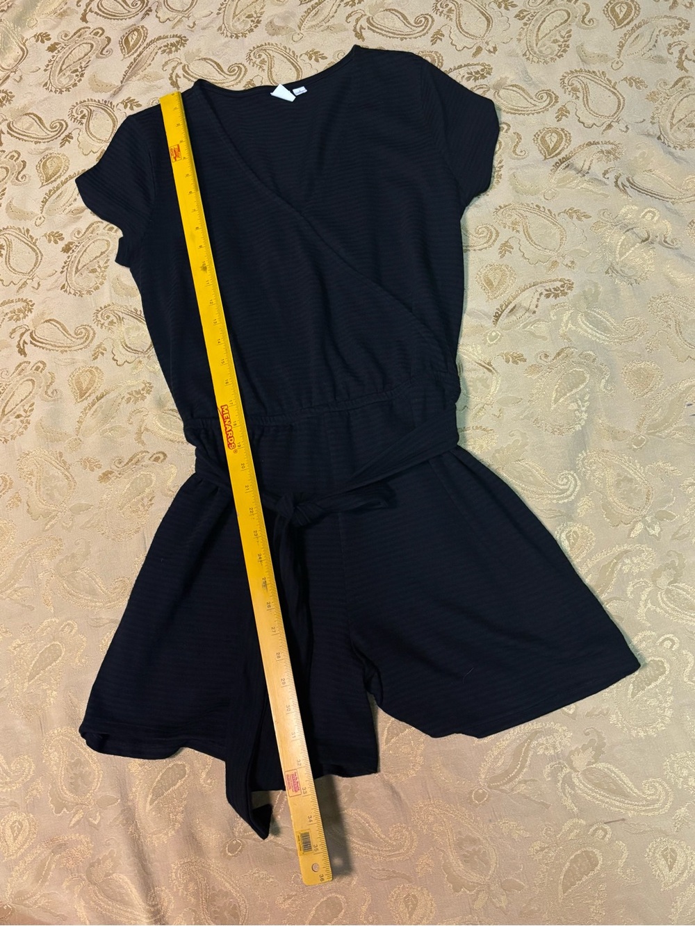 Gap Women’s Black Short-Sleeve One-Piece Romper with Waist Tie - Picture 3 of 7